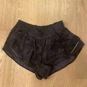 Lululemon 2.5” Hotty Hot Shorts